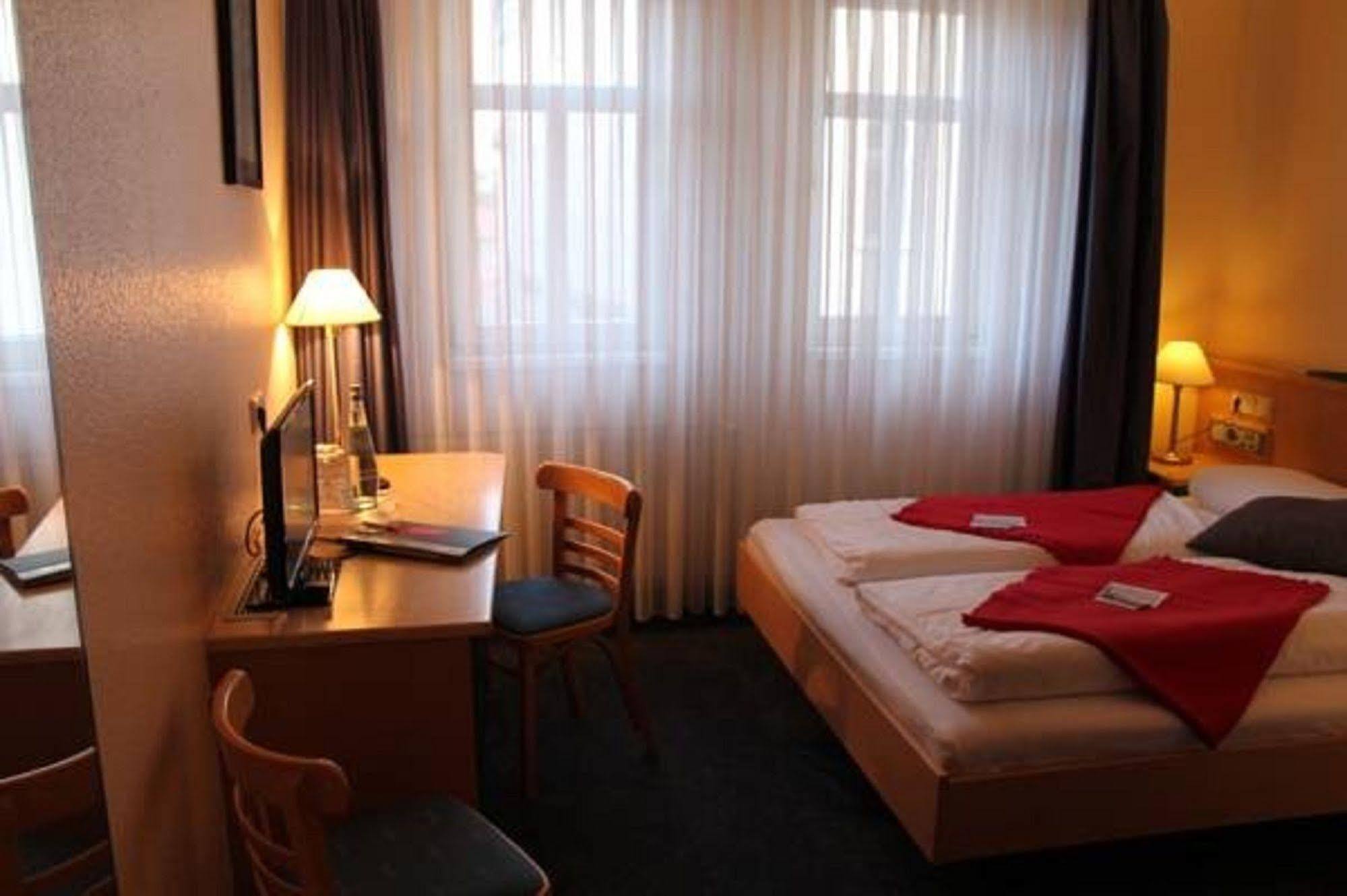 Hotel An Der Stadtmauer Mühlhausen Buitenkant foto